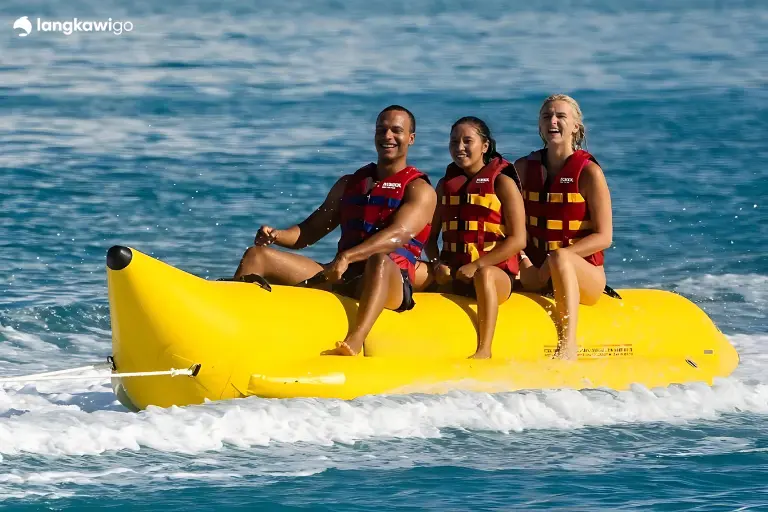 Banana Boat Ride Langkawi | Hold Tight for Sharp Turns! banana-boat-ride-langkawi-8