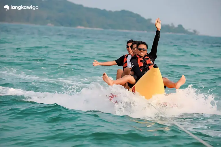 Banana Boat Ride Langkawi | Hold Tight for Sharp Turns! banana-boat-ride-langkawi-4