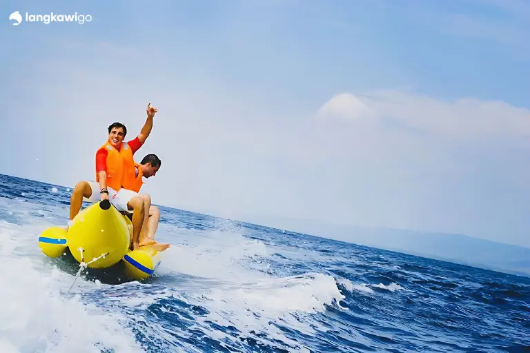 Banana Boat Ride Langkawi | Hold Tight for Sharp Turns! banana-boat-ride-langkawi-3